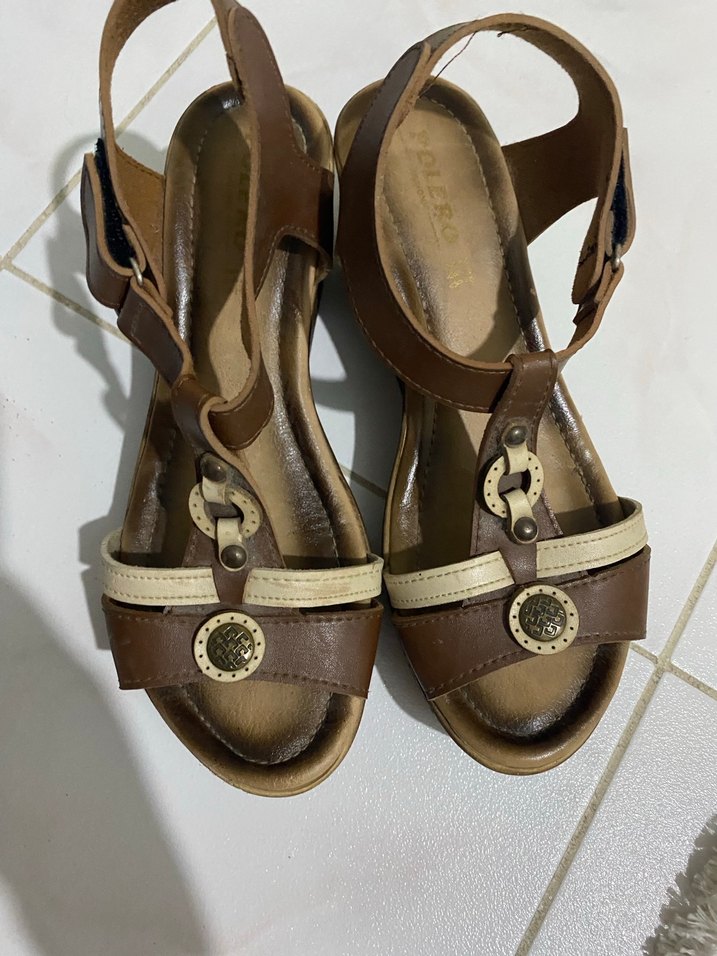 Kahverengi Deri Dolgu Topuklu Kadın Sandalet - Görsel 2