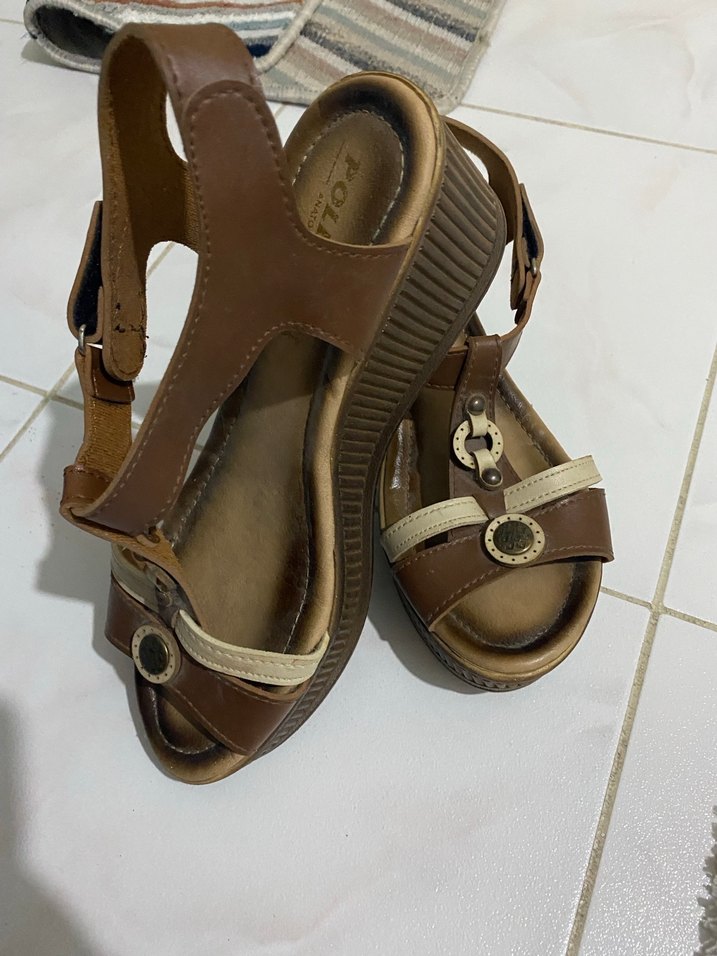 Kahverengi Deri Dolgu Topuklu Kadın Sandalet - Görsel 3