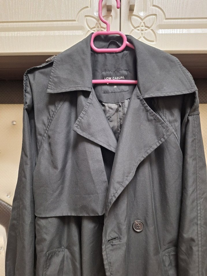 Kadın Siyah Uzun Kuşaklı Trençkot - Görsel 4