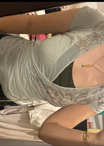 Gri V Yaka Nakışlı  Bluz - Görsel 2