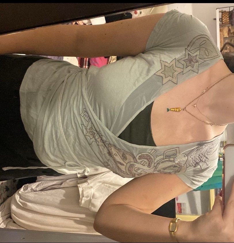 Gri V Yaka Nakışlı  Bluz - Görsel 2