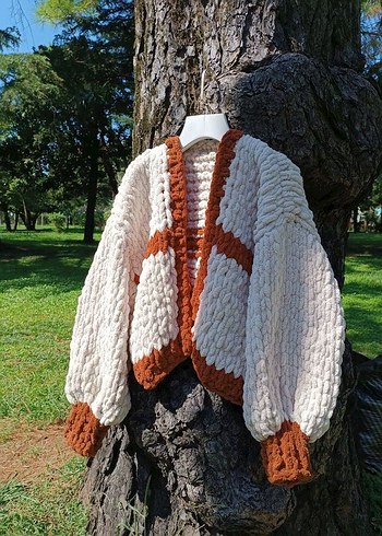 Kız Çocuk Beyaz Nakışlı Örgü Yelek - Görsel 2