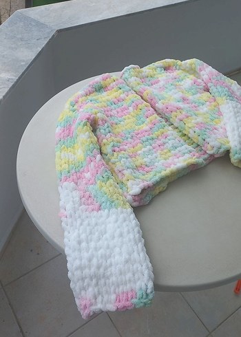 Kız Çocuk Beyaz Nakışlı Örgü Yelek - Görsel 4