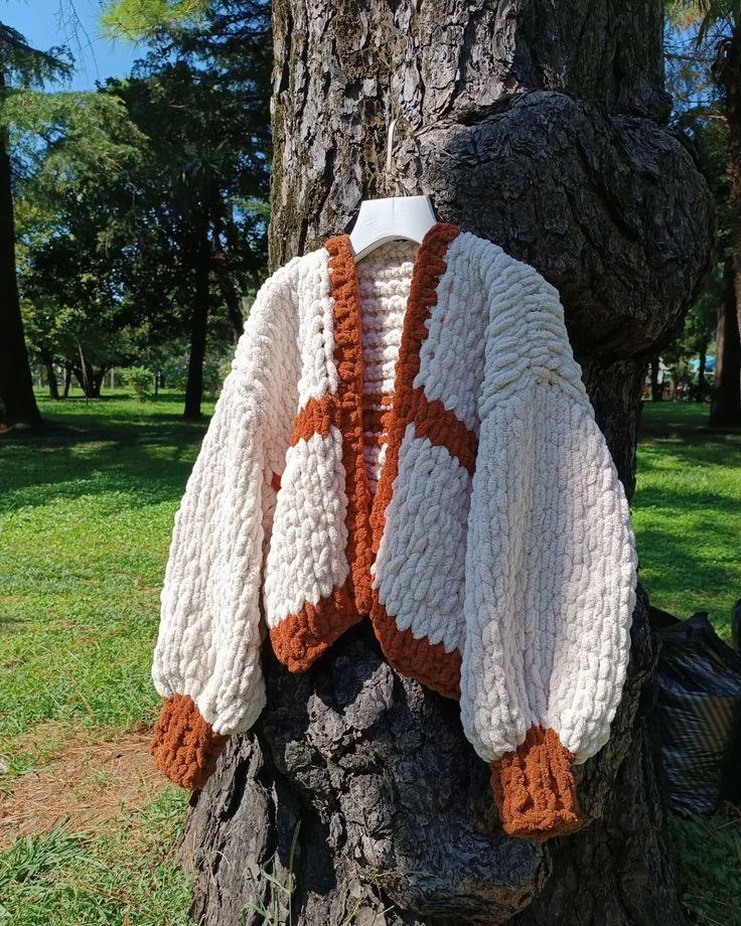 Kız Çocuk Beyaz Nakışlı Örgü Yelek - Görsel 2