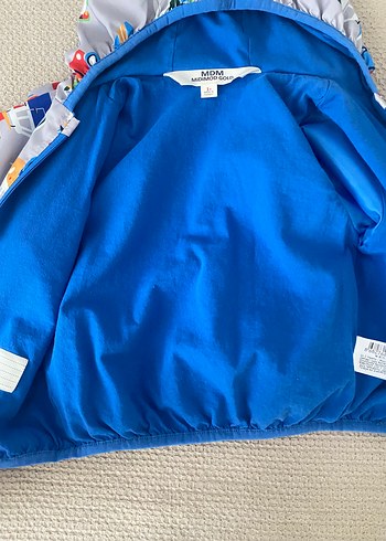 Kapüşonlu Erkek Çocuk Gri Baskılı Yağmurluk - Görsel 4