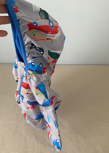 Kapüşonlu Erkek Çocuk Gri Baskılı Yağmurluk - Görsel 3