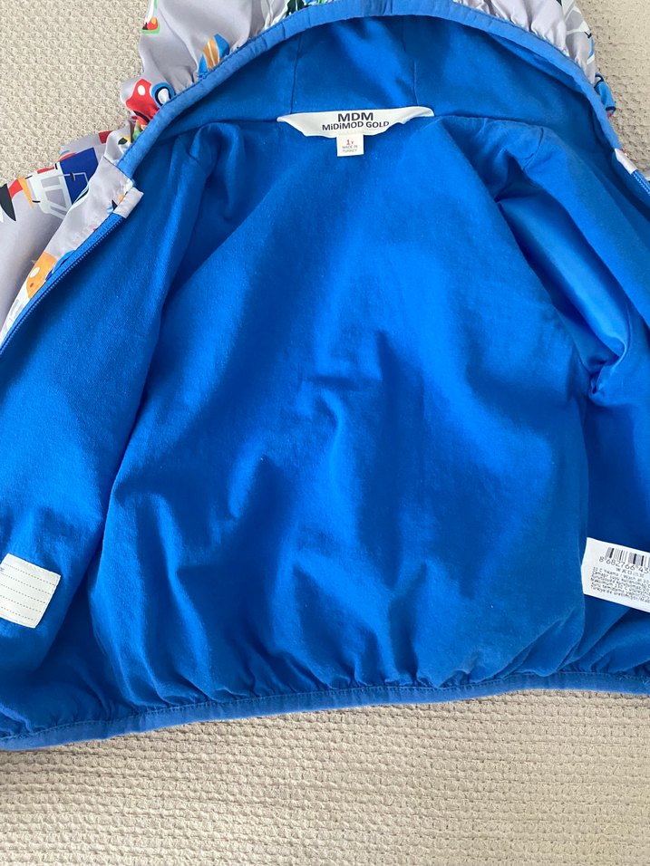 Kapüşonlu Erkek Çocuk Gri Baskılı Yağmurluk - Görsel 4