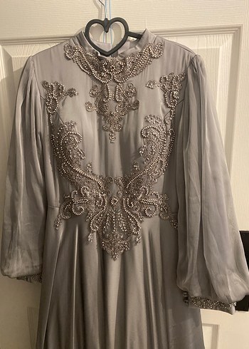 Uzun Kollu Gri Nakışlı Kadın Abiye Elbise - Görsel 2