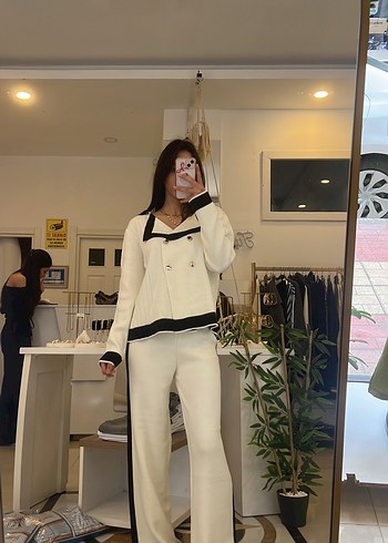 Düğmeli Beyaz Midi Kadın Takım Elbise - Görsel 2