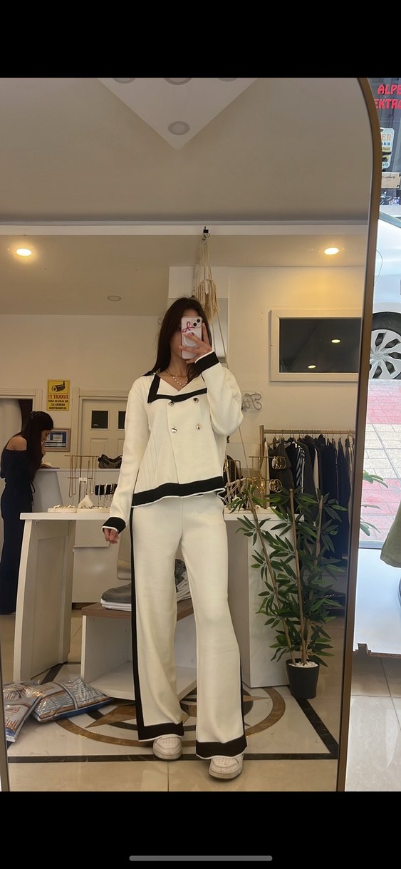 Düğmeli Beyaz Midi Kadın Takım Elbise - Görsel 2