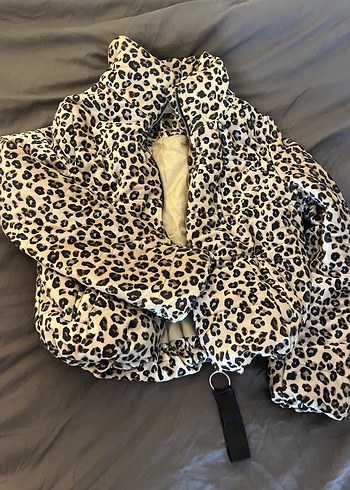 Kürk Detaylı Leopar Desenli Kadın Mont