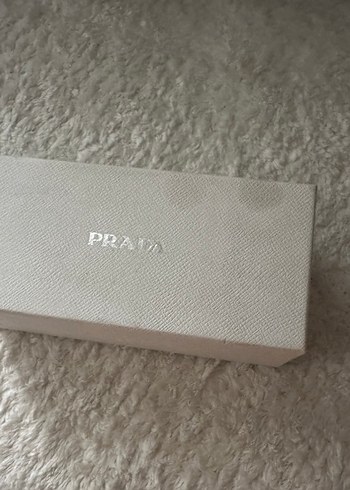 Prada Siyah Minimalist Gotik Kadın Gözlüğü