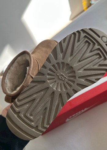 UGG Kahverengi Süet Tüylü Dolgu Topuk Bot - Görsel 4