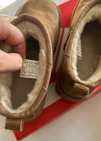 UGG Kahverengi Süet Tüylü Dolgu Topuk Bot - Görsel 2
