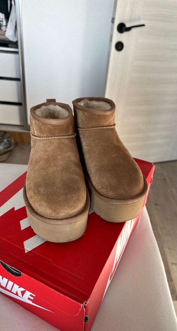 UGG Kahverengi Süet Tüylü Dolgu Topuk Bot - Görsel 5