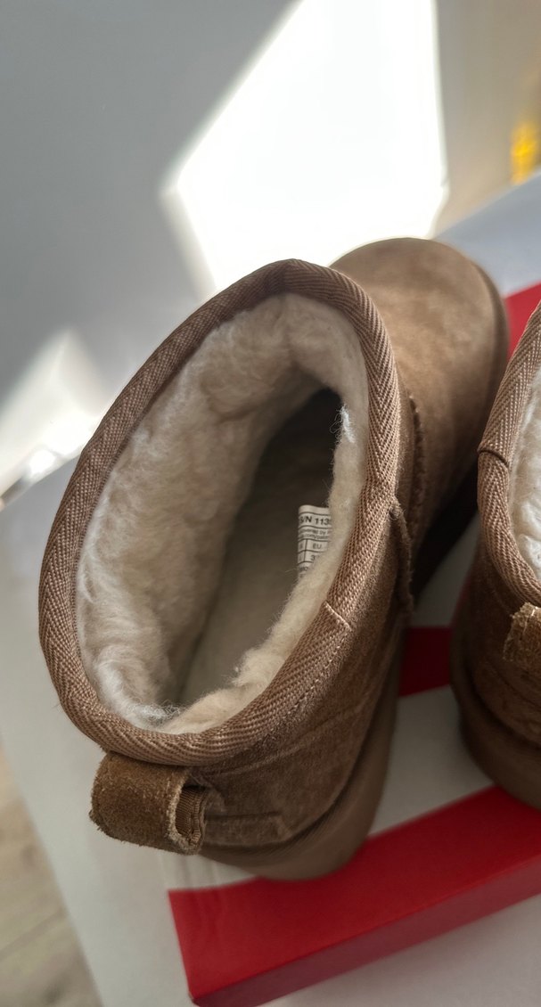 UGG Kahverengi Süet Tüylü Dolgu Topuk Bot - Görsel 3