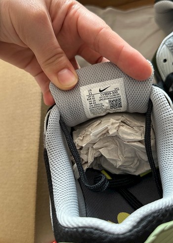 Gri Erkek Spor Ayakkabı Siyah Detaylı - Görsel 3