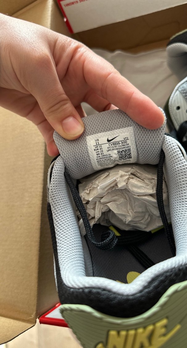 Gri Erkek Spor Ayakkabı Siyah Detaylı - Görsel 3