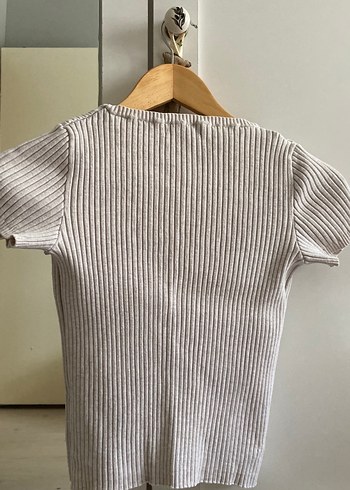 Bershka V Yaka Bej Düğmeli Kadın Tişört