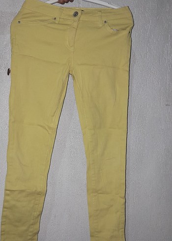 çoçuk pantolonu 4 tane 200