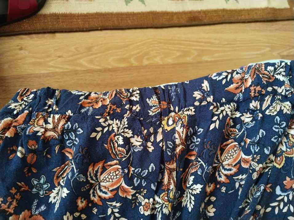 Lacivert Çiçek Desenli Bol Kesim Kadın Kumaş Pantolon - Görsel 3