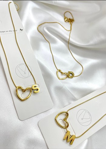 Altın Renkli Zincir Detaylı Minimalist Kolye