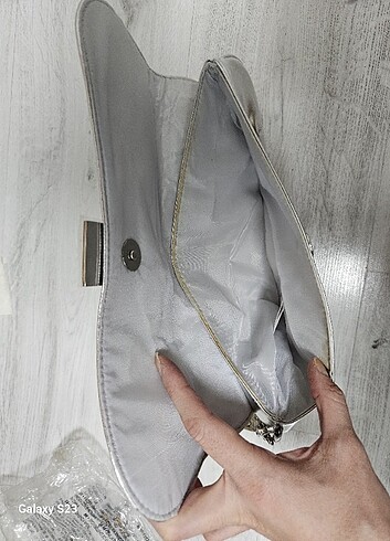 Gümüş renk clutch sıfır,çok şık - Görsel 2