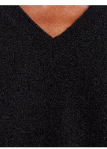 Siyah V Yaka Kadın Yün Kazak - Görsel 5