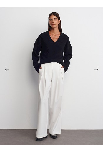 Siyah V Yaka Kadın Yün Kazak - Görsel 3