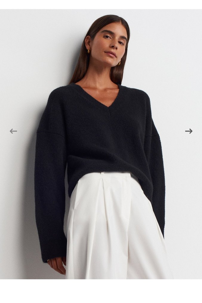 Siyah V Yaka Kadın Yün Kazak - Görsel 4