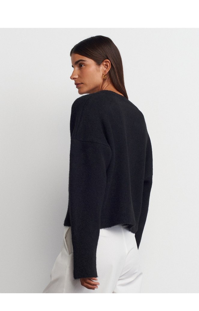 Siyah V Yaka Kadın Yün Kazak - Görsel 2