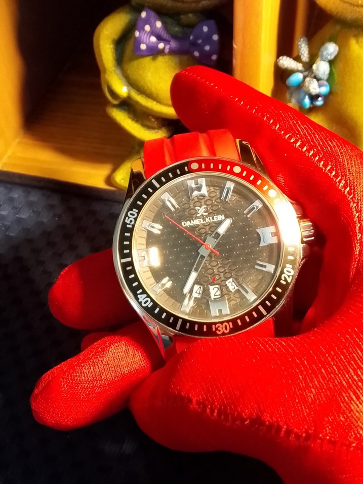 Daniel Klein 
(Kırmızı Biker Erkek Saati) - Görsel 3