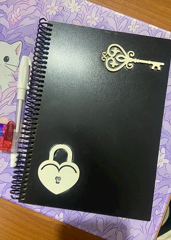 Siyah Kilit ve Anahtar Süslemeli Anı Defter