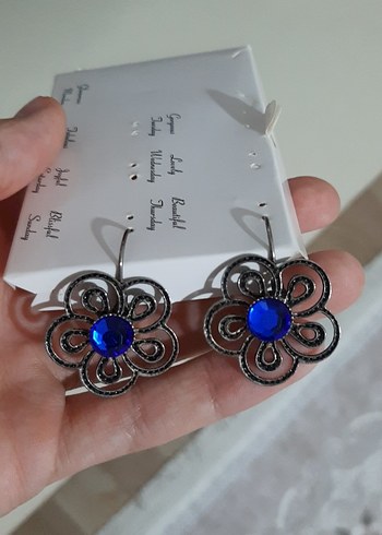 Beden Mavi Boncuklu Mini Çiçek Küpeler