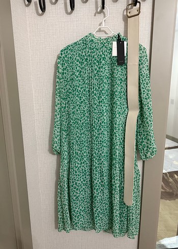 Yeşil Desenli Uzun Kemerli Elbise - Görsel 2