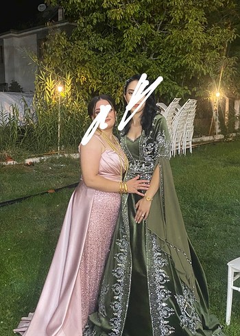 s Beden Uzun Siyah Desenli Gotik V Yaka Elbise