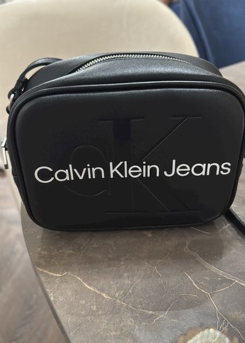 Calvin Klein Jeans Siyah Deri Çapraz Çanta