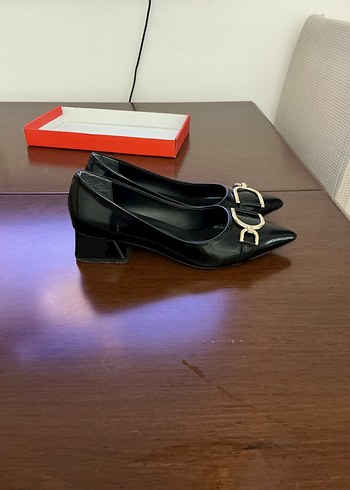 Diğer Klasik Siyah Parlak Stiletto Tokalı Kadın Ayakkabı
