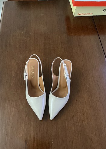 Beyaz Stiletto Topuklu Klasik Kadın Ayakkabı