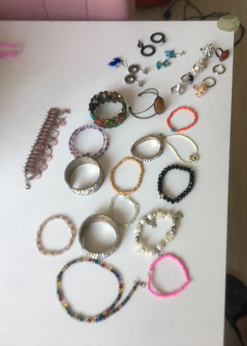 Renkli Boncuklu Bohem Takılar ve şık pembe kutusu