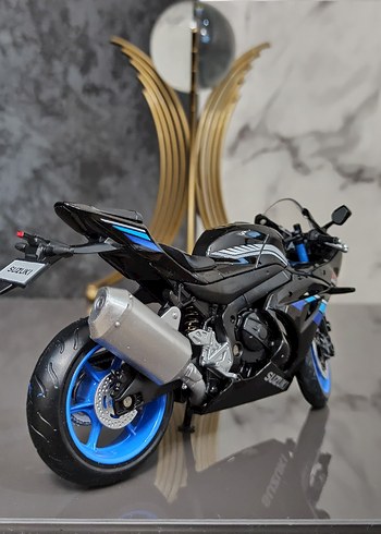 Beden Renk SUZUKİ GSX R1000 1/12 ÖLÇEK SIFIR KUTULU