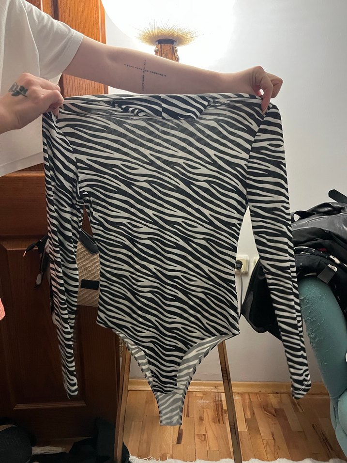 Zebra Desenli Boğazlı Kadın Bluz - Görsel 2