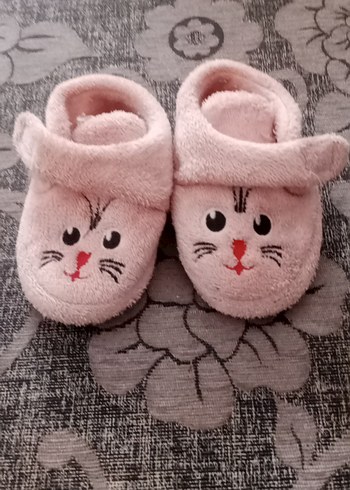 Kız Çocuk Pembe Kürklü Nakışlı Ev Terliği - Görsel 4