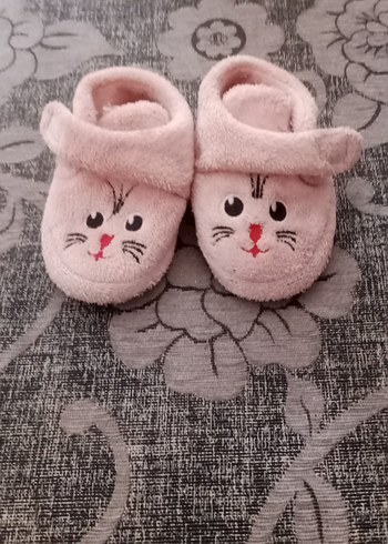 Kız Çocuk Pembe Kürklü Nakışlı Ev Terliği - Görsel 2