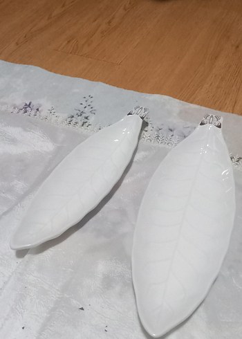 Beyaz Yaprak Desenli Seramik Tabak - Görsel 3