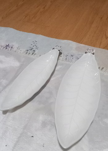 Beyaz Yaprak Desenli Seramik Tabak - Görsel 2