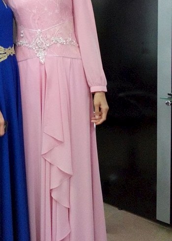 Pudra Pembe Uzun Kollu İşlemeli Nişan Elbisesi eşarbı ile