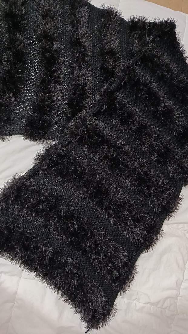 Siyah Kürklü Kadın Atkı - Görsel 2