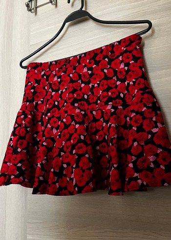 Kırmızı Çiçekli Pileli Mini Etek