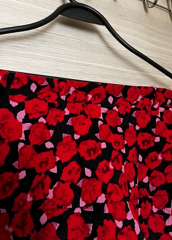 Diğer Kırmızı Çiçekli Pileli Mini Etek